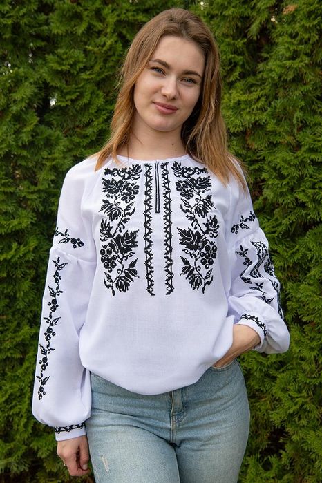 Новинки лляних вишиванок для всієї родини