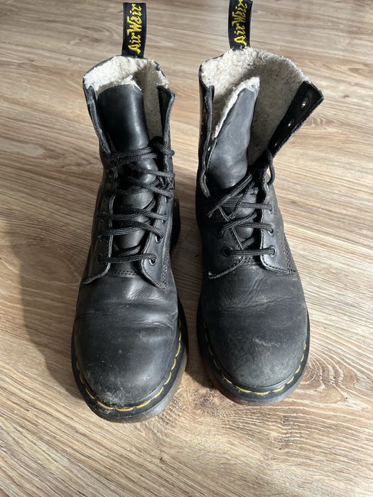 Buty Dr. Martens 38 – klasyczne czarne skórzane, ocieplane