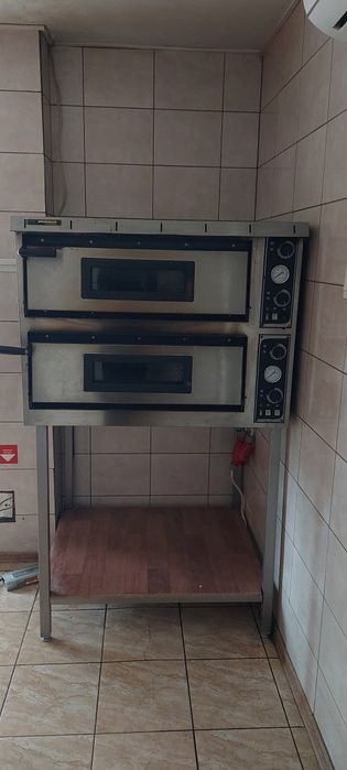 Piec do pizzy Prismafood Hendi 226759 ze stojakiem