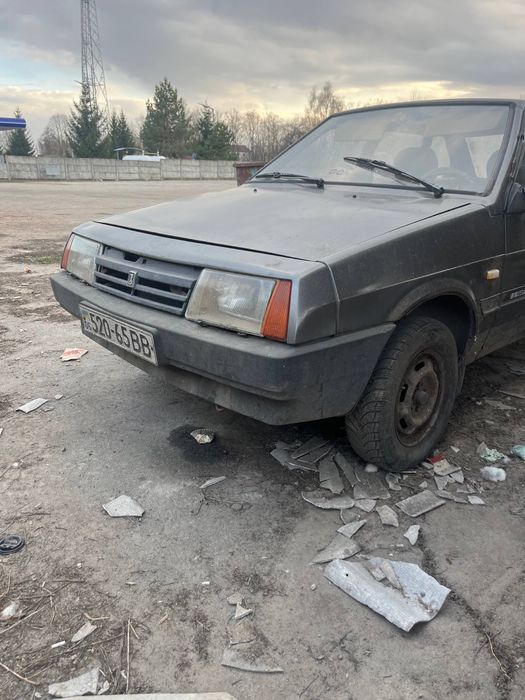 Один лотом продам 2 машини жигуль 3 і лада 9