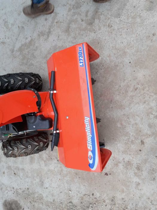 Odsniezarka Simplicity-Nowa z silnikem Briggs & Stratton