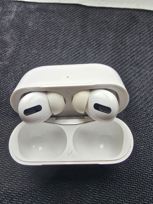 AirPods Pro оригинал (хриппят наушники)