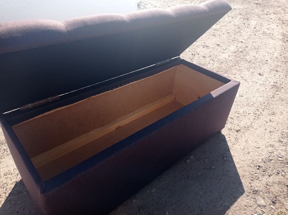 Пуф з нішею для зберігання