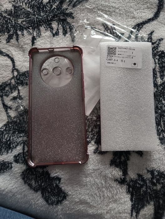 Nowe etui na telefon Realme 11pro+ różowe.