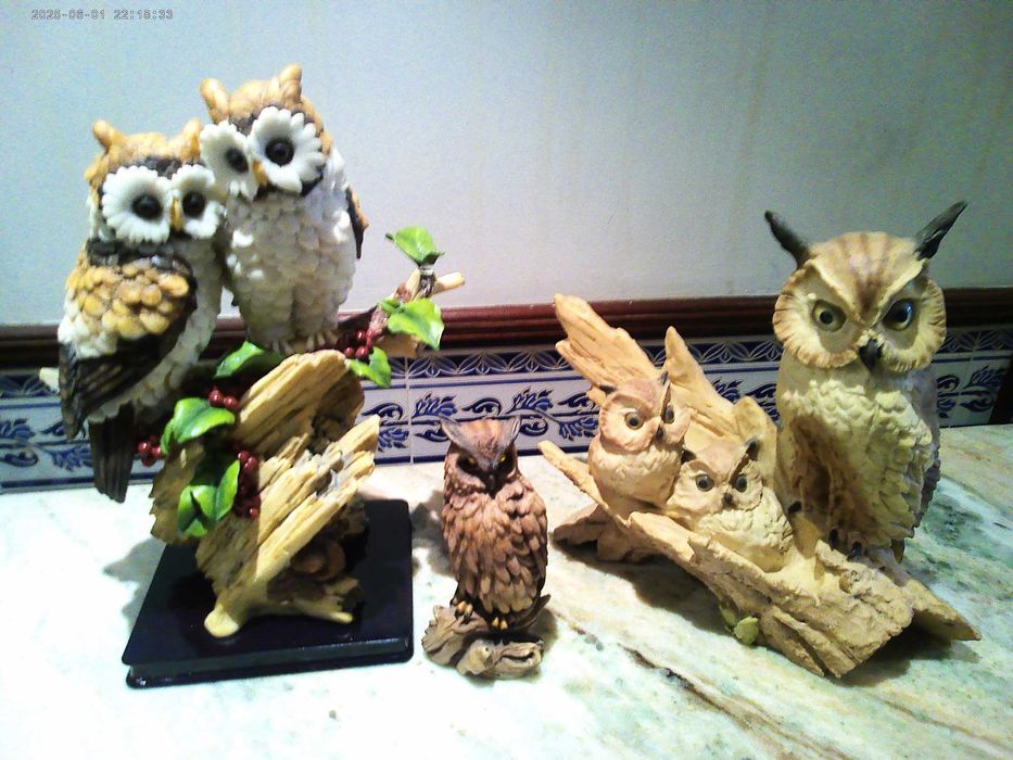 Peças de cerâmica decorativa - conjunto de corujas.