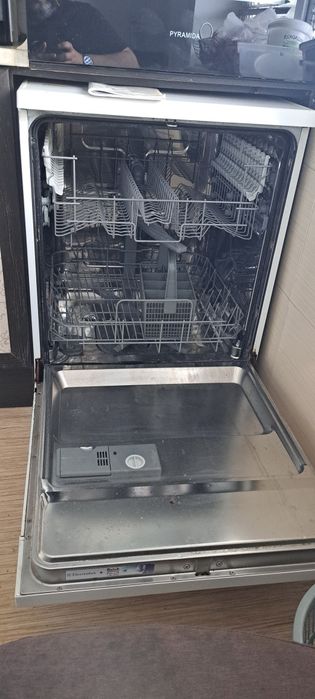 Посудомийна машина Electrolux ESF63021