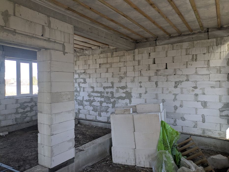 Продається БЕЗ КОМІСІЇ ТЕРМІНОВО недобудований будинок для тих, хто мр