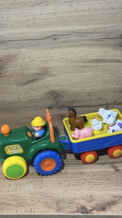 Іграшка трактор со звірями