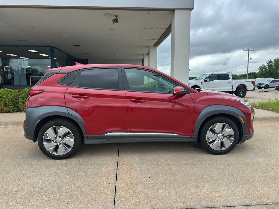 Hyundai Kona EV      2021
