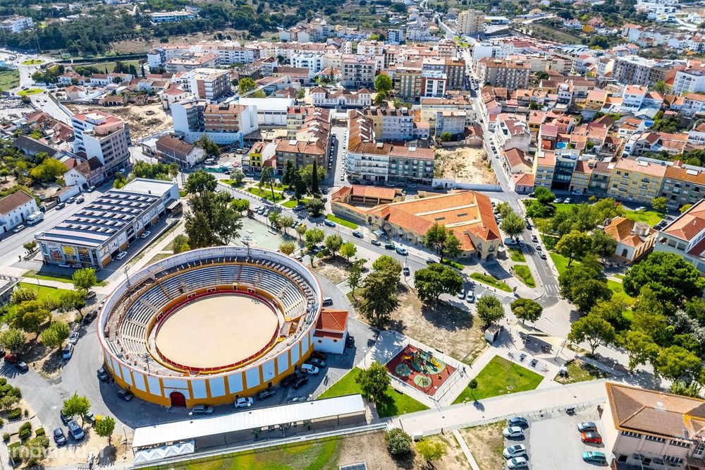 Excelente Apartamento T4, com 127m², no centro do Cartaxo