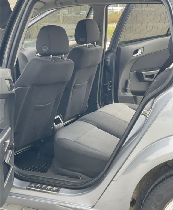 Хороший надійний автомобіль. З КПП автомат