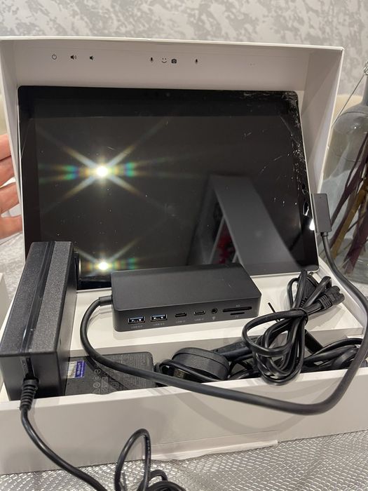 Планшет Microsoft Surface Pro 13 + док станція
