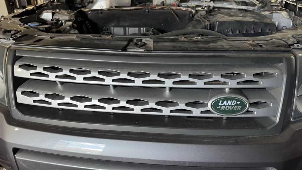Решітка радіатора Land Rover Freelander 2 usa
