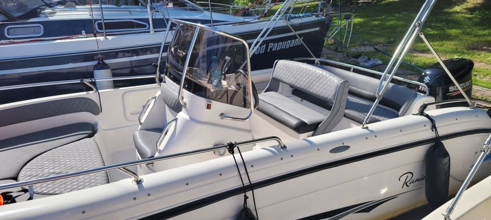 Czarter, wynajem motorówki.