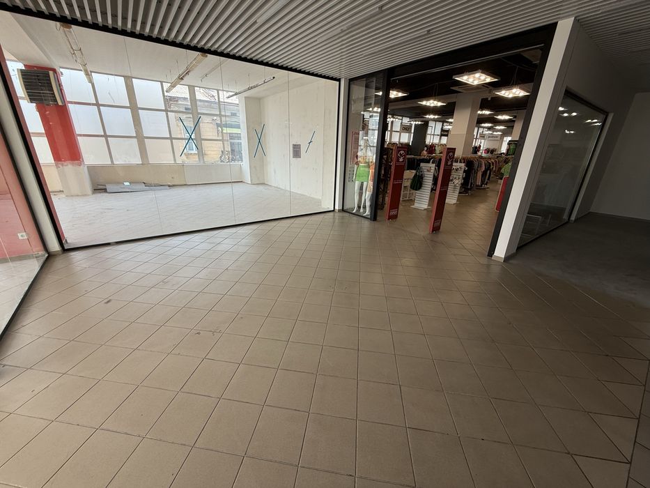 Оренда комерційного приміщення 250 кв.м м.Стрий ТЦ ЦуМ