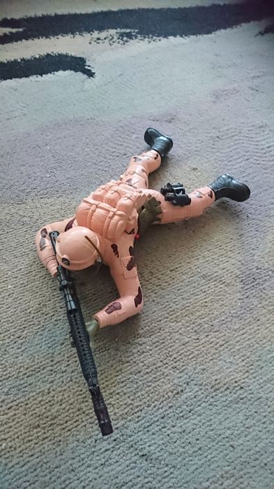 Żołnierz interaktywny. Universal Soldier. Na baterie.
