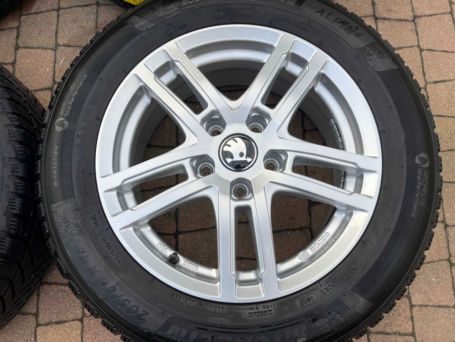 3939. Koła zimowe Golf Jetta Octavia Touran 5x112 205/55/16 2024r 9mm