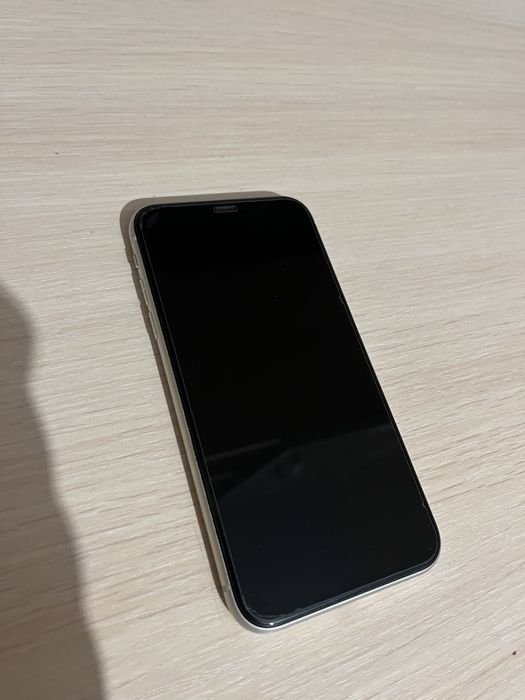 Айфон 11 на 64 гб памяті