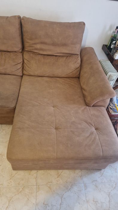 Sofá com chaise longue castanho/camel
