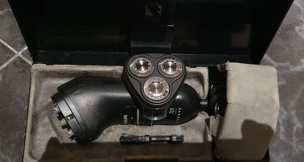 Máquina de barbear Philips 715