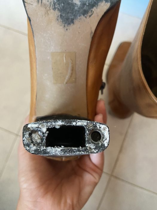 Botas castanhas de cano alto