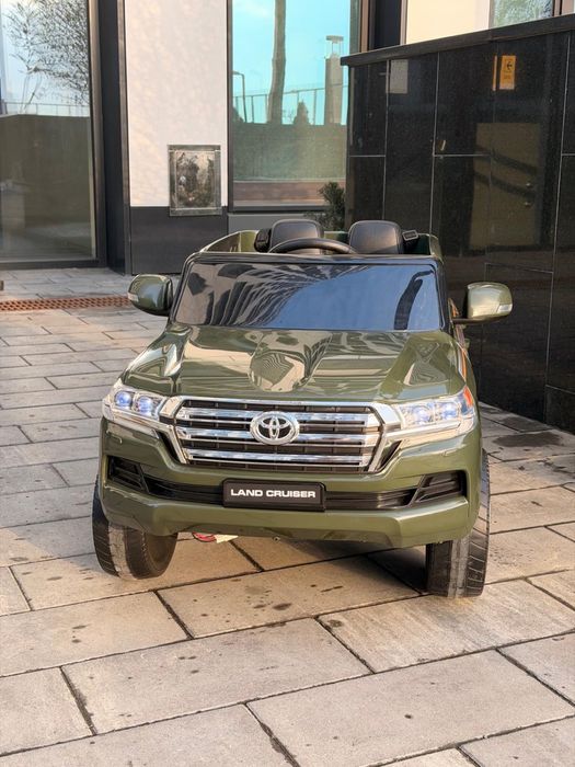 Дитячий електромобіль Toyota Land Cruiser 200