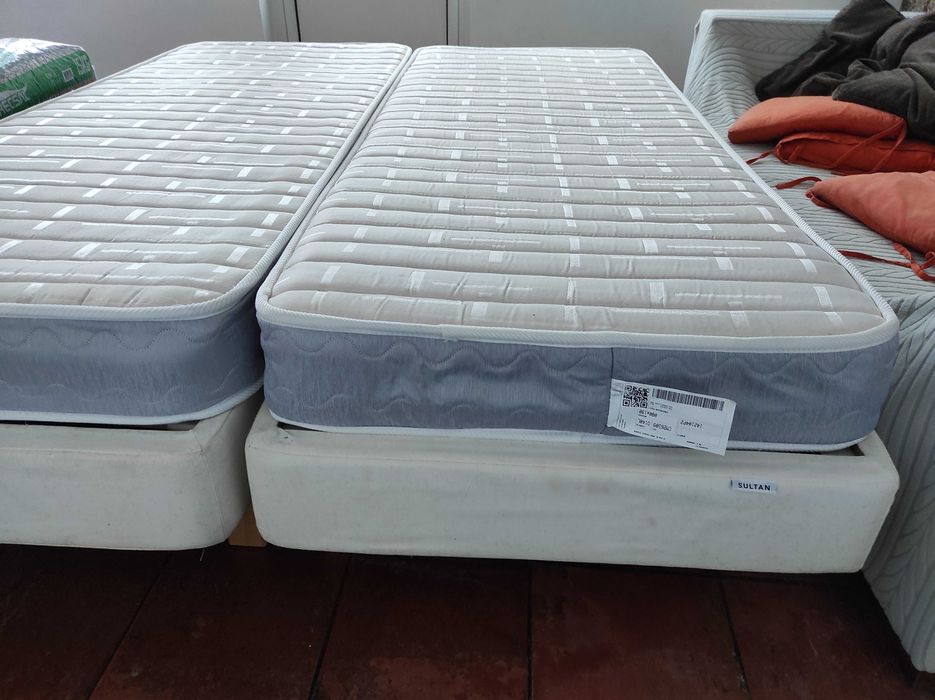 2 Estrados de solteiro e 2 colchões