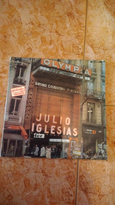 Coleção  de Nat  King Cole e Júlio  Iglesias no Olympia