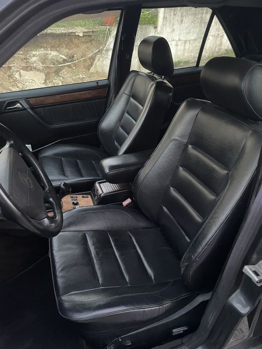 Mercedes W124 320E
