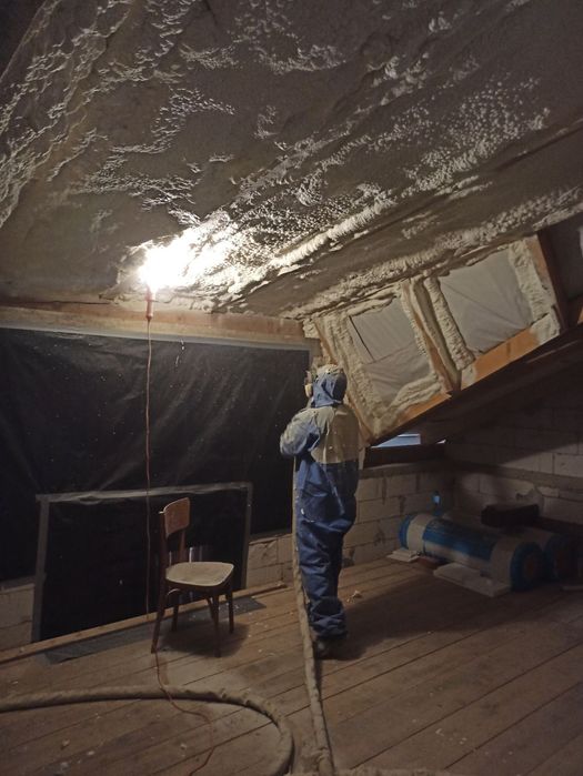 Утеплення пінополіуретаном, піною, мансард, Сколе