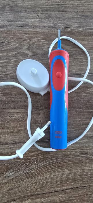 Elektryczna szczoteczka Oral-B, dziecięca szczoteczka