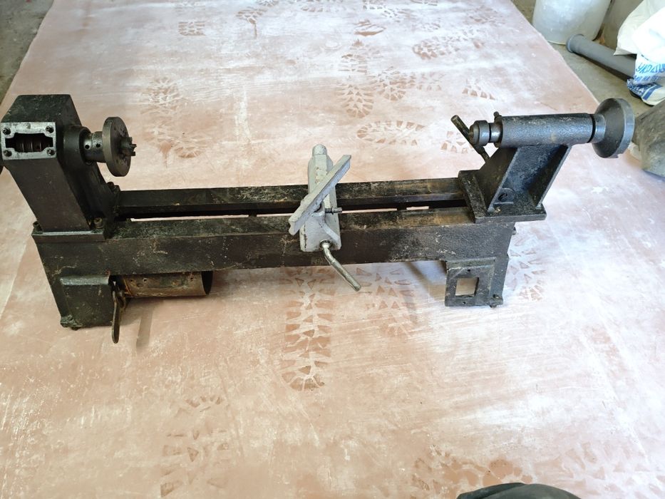 Станок токарний по дереву.