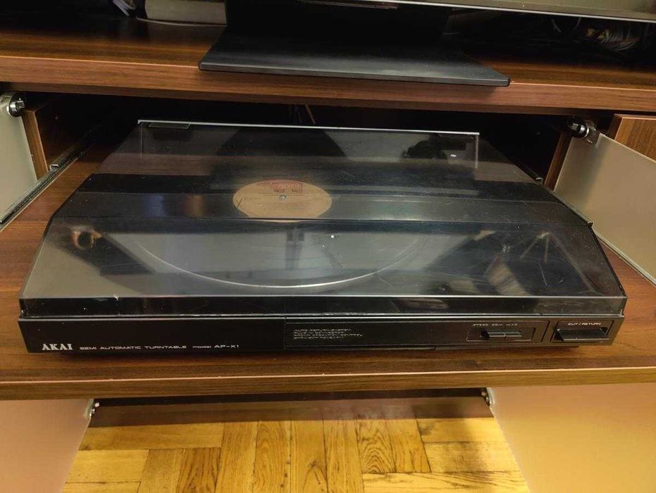 Gramofon Akai AP-X1