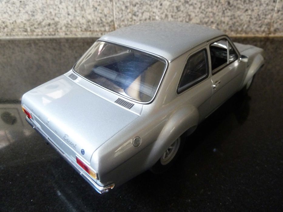 1:18 Minichamps, Ford Escort RS 1600 "AVO", 1970, AutoArt