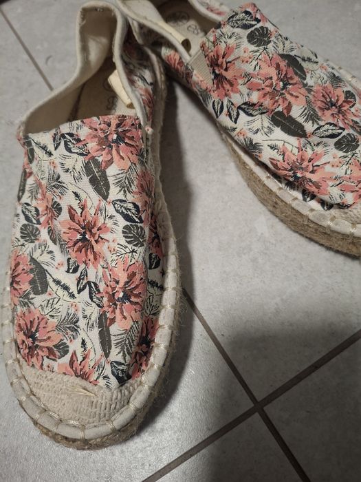 Mokasyny, buty slip on w kwiaty 37