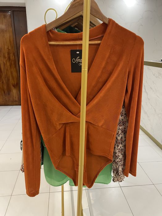 Mobiliario de loja  de roupas( balcao, mesa, moveis, charriots, baroes