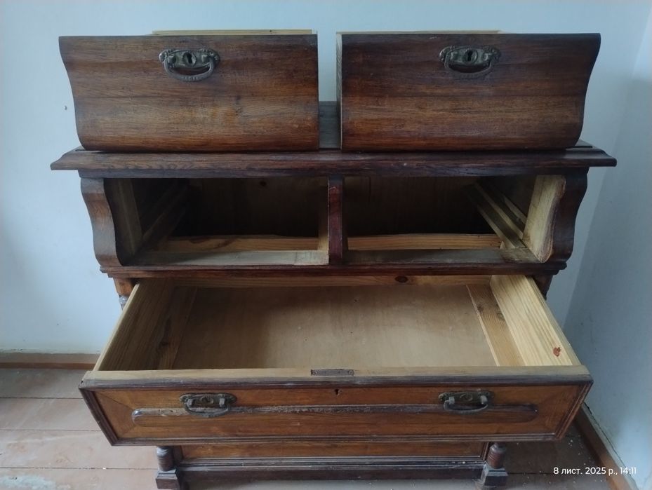 Комод з дерева старовинний