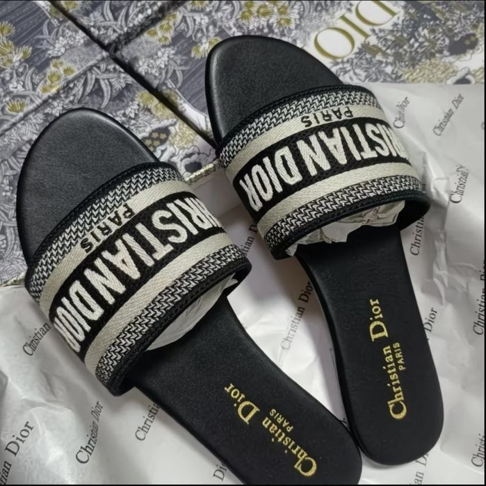 Шлепанцы Dior 38 размер новые