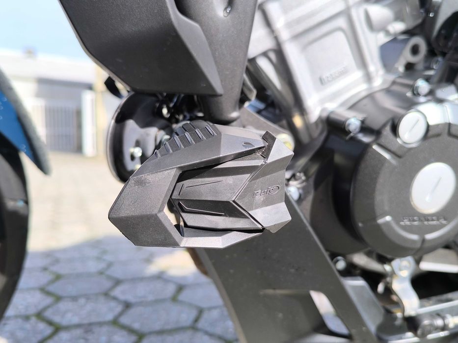 Honda CB125R Azul 2022