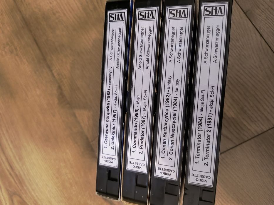 Kasety VHS Arnold Schwarzenegger kolekcja 8 filmów