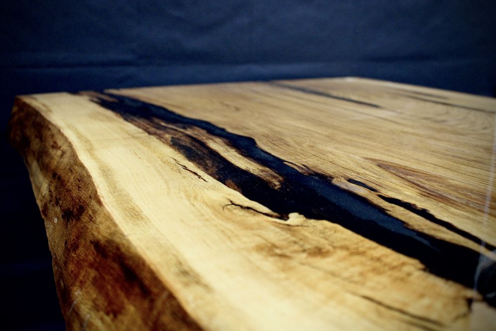 Stół dębowy z żywicą. Monolit