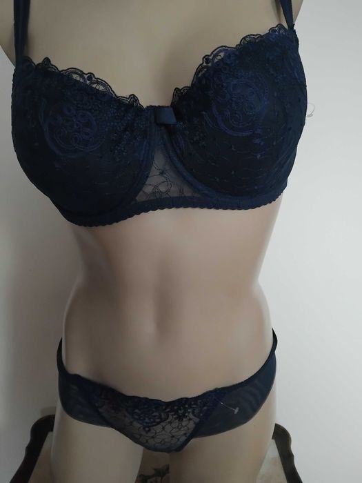 Komplet bielizny Ewa Bien-balkonetka 85 D + M-stringi