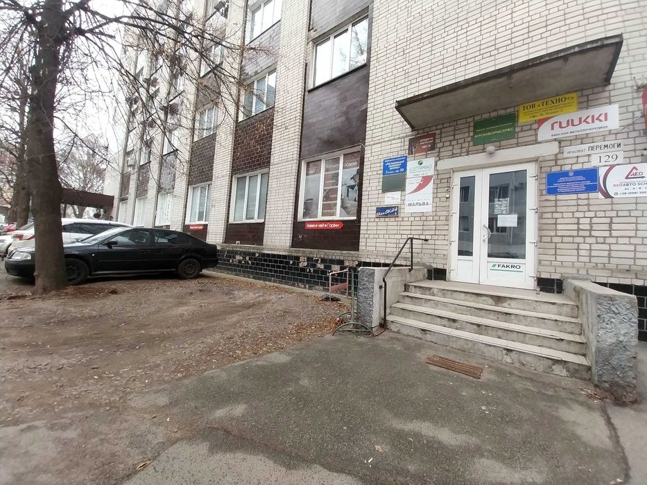 Здам офіс пл. 21,5 м2/комунальні входять в оренду
