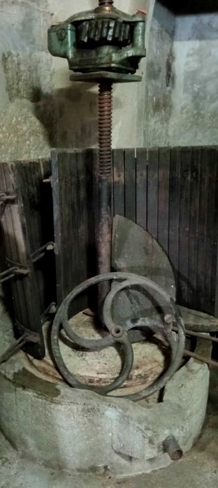 esmagador de uvas e prensa