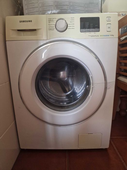 4 eletrodomesticos a funcionar