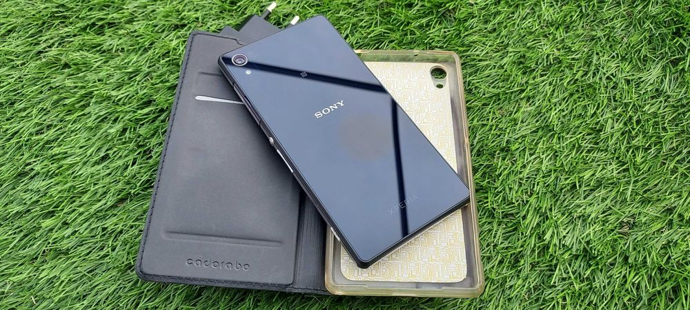 Telemóvel Sony em muito bom estado com oferta da capa