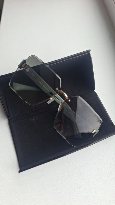 Сонцезахисні окуляри Gucci.