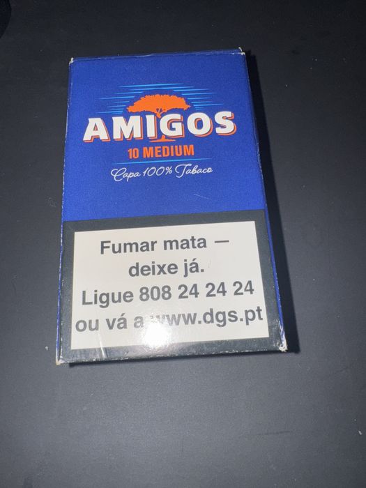 Maço de cigarrilhas dos amigos para coleçao