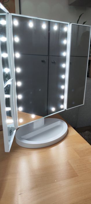 Lusterko kosmetyczne LED - nowe