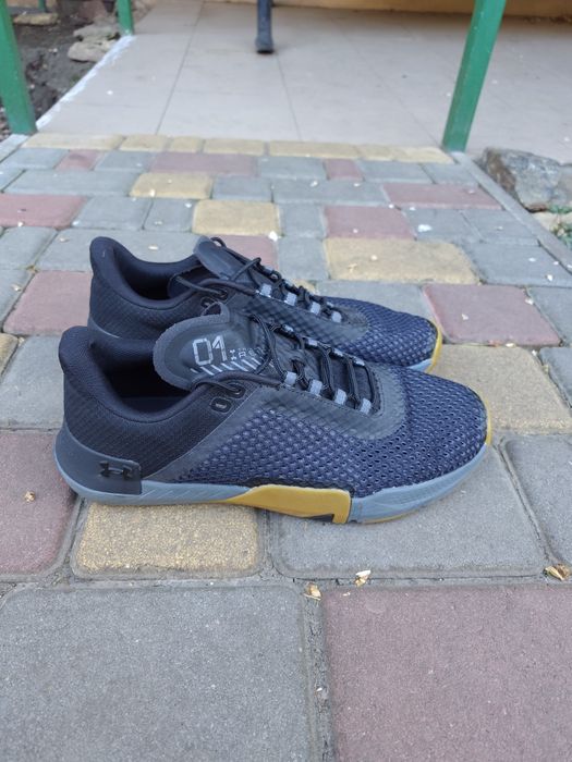 Кроссовки Under armour 43,5  / 44